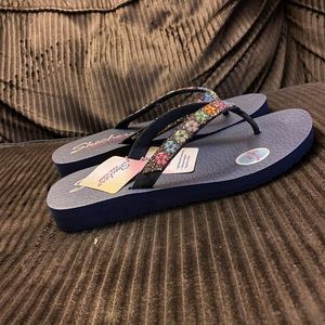 Skechers flip flops! New!
